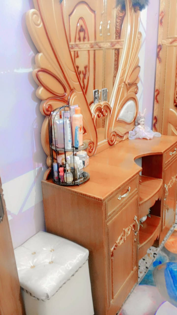 سلام عليكم غرفه نوم نضيفه للبيع
مكاني بغداد حي اور سبع قصور مامتواجد ع الفيس 
سعرها ٧٠٠ وبيها مجال

*********** بي واتساب
