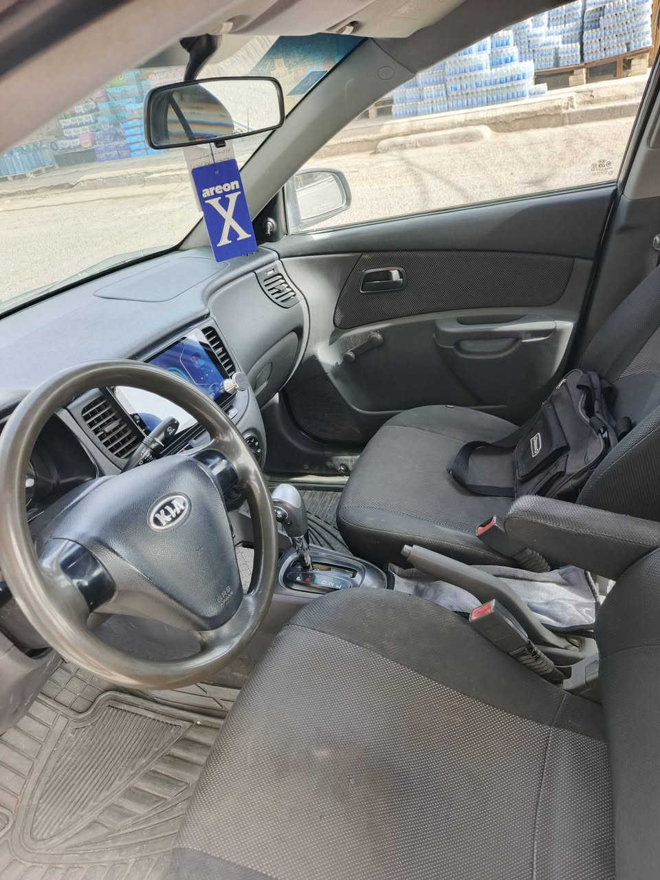 السلام عليكم كيا ريو ٢٠٠٧وارد أمريكي حادثه صفحه بدون كص السونر مرفق باسمي كير ومحرك كفاله شاده جديده تدفئه تبريد شغال كهربائية كلها شغاله ولاجطل بيه السياره ماشيه ١٤٠حقيقي وقابل للزياده تخم تاير جديد سياره جاهزه السعر ٧٨وبيه مجال بسيط مكاني زعفرانيه ***********
