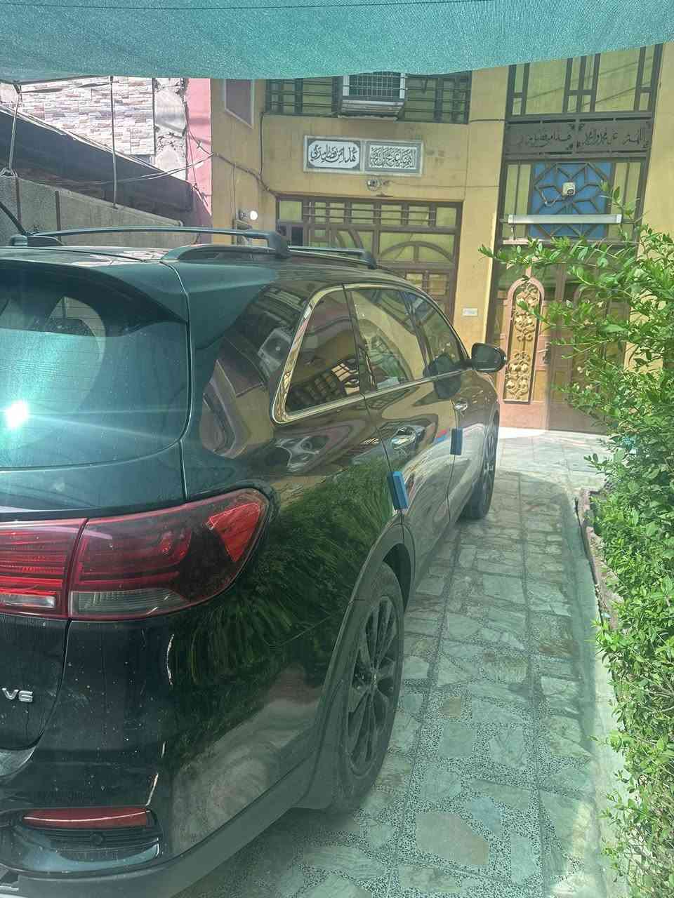 السلام عليكم سورنتو امريكي حادث الجاملغ الخلفي وبيه طخه بلجاملغ الخلفي موديل 2020 مواصفتة
بصمة ابواب وتشغيل 
‏‎ الجام اوتو
‏‎ دفع رباعي
‏‎ شاشة
‏‎حساسات خلفية + رادار امامي 
‏‎مكينه GDi 3500
‏‎كشنات مخمل + تدفئة + السائق كهربائي 
‏‎تحكم ستيرن جهتي
تبريد 3 قطع
‎ رقم بغداد بسمي شرط التحويل عليه غرامه 11 ورقه ينزل من السعر
تخم تاير جديد
السعر 200.وبيه مجال 
مكان بغداد
 ***********
