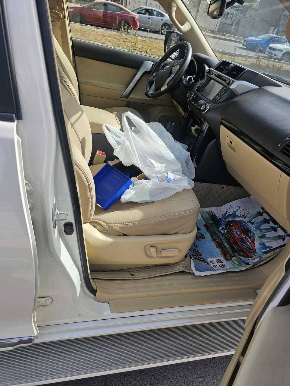 السلام عليكم برادو 2016
وكالة ساس
ماشية ١٤٢ الف
السيارة على وضع الشركة
بيه ضربة بالتكمة الخلفية
السعر 315
الرقم *********** متوفر ماسنجر
