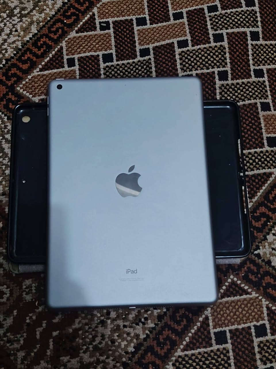 ايباد 9 ذاكرة ٢٥٦ مكفول من عطل وتصليح للبيع او مراوس بجهاز ***********
