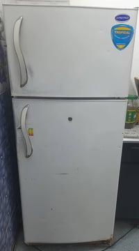 ثلاجة للبيع شغالة ب50 07717798973