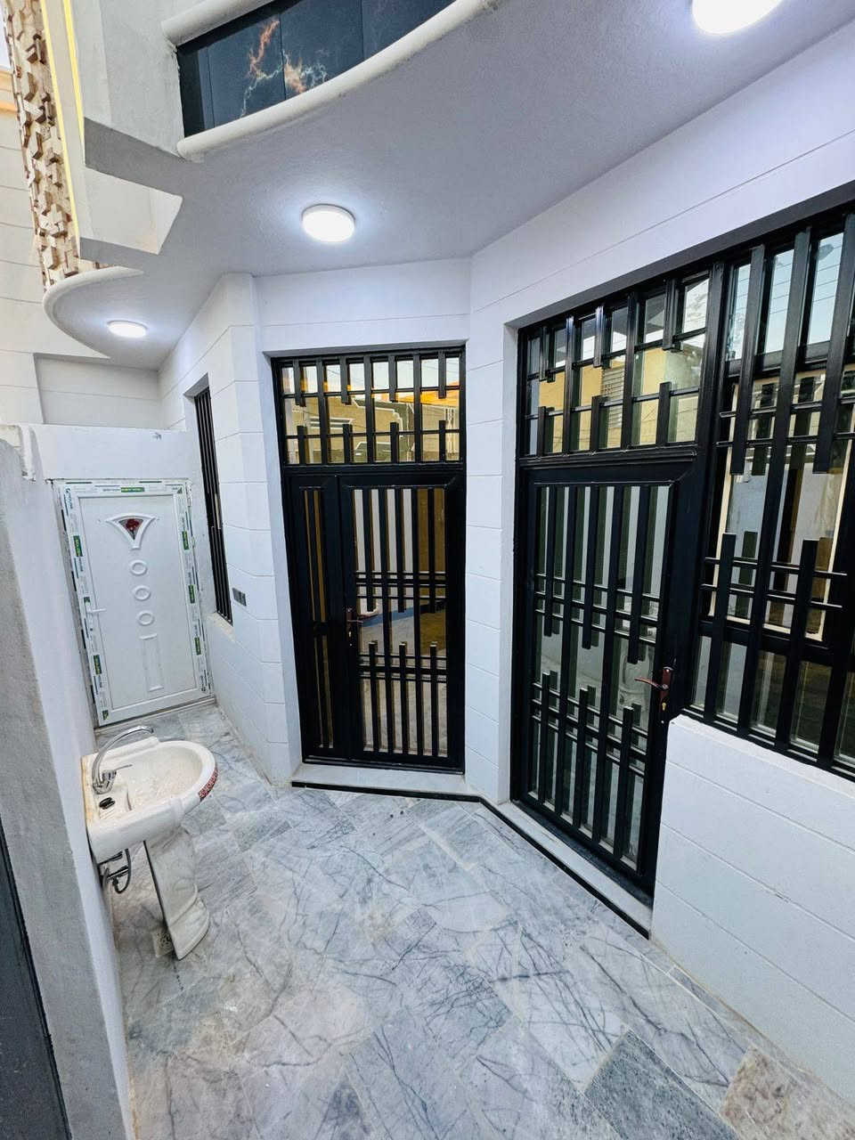 #عروض عقارات كربلاء 

🌟العنوان📍 كربلاء / مجمع الابداع السكني على طريق الرابط بصف علوه المامين المركزيه
 
🌟 طابو زراعي سند ٢٥ اقرار محكمه 

🌟المساحه 100 متر مربع طابق واحد  مسلح كونكريت درجة اولى 

🌟مكونات الدار 100(ستقبال +مطبخ +صحيات+صاله+ غرفه نوم +طارمة ) 
 
🟡⚫ للبيع +للبيع +للبيع +يوجد فيديو توضيحي للعقار المراسلة عبر الواتساب

 ***********

مستعدون لعرض جميع عقاراتكم وباي مكان في كربلاء بيوت قطع اراضي بنايات تجاريه اي شئ عندكم وتصوير مجاني فوتو غرافي 🏘🟢🌿
للستفسار اكثر الاتصال على الارقام التاليه
*********** مصطفى الابراهيمي
