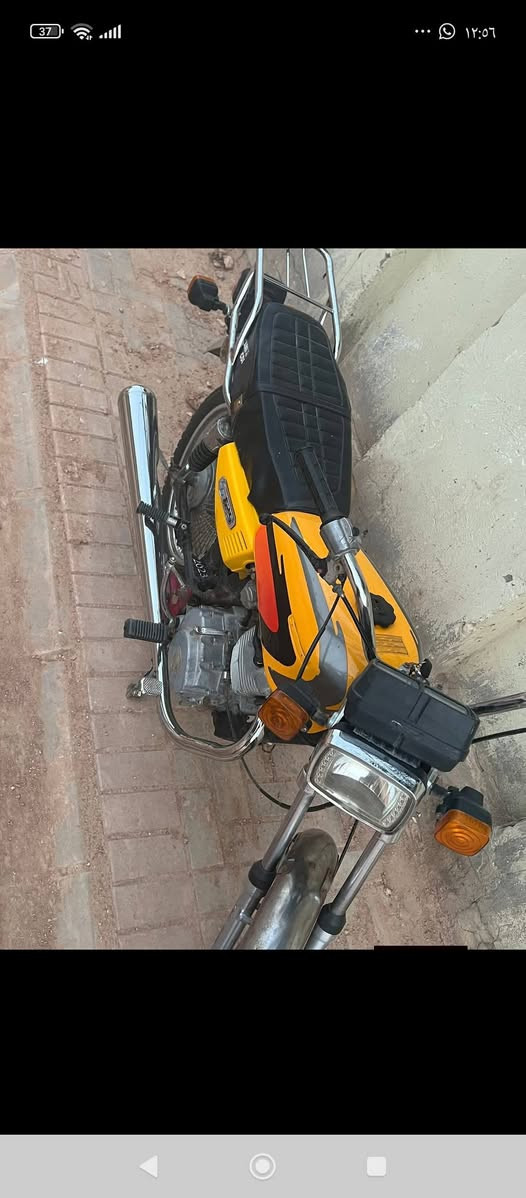 سلام عليكم دراجه ارشه للبيع موديل 21 كلك اسويلك مكاتبه من السرقه  مكفوله شاصي ومكينه لا تبخير ولا نضوح سعرها 400 مكاني ديوانيه قضاء الحمزة الشرقي رقمي ***********
