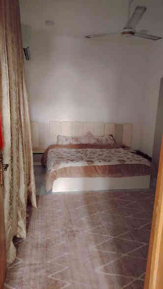 بيت طابو زراعي للبيع 68 متر غرفه وصاله ومطبخ وتخاريج البيت صب كونكريت بنيان جديد مكانه مقابل قريه الغدير ***********
