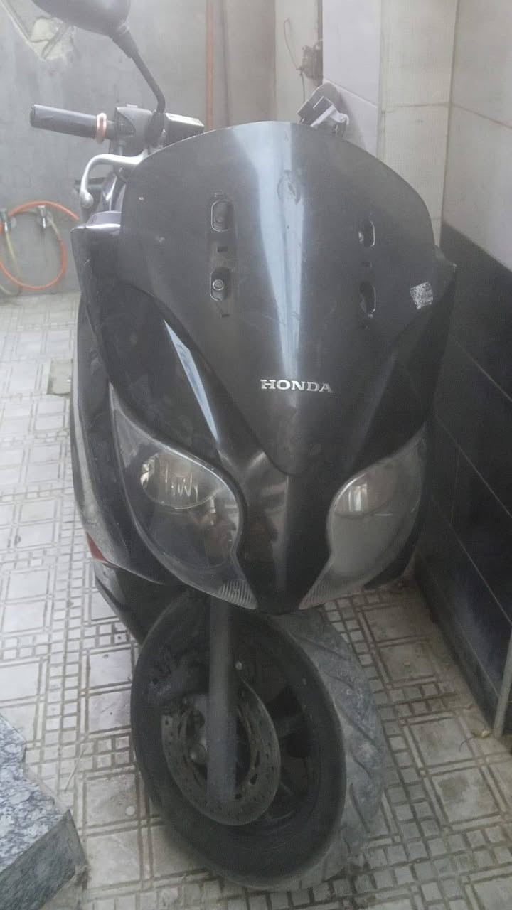 0/10 للبيع شغاله وحلوه نقصه جاملغ امامي وبيه صوت بل الكلج الامامي واتساب ***********
