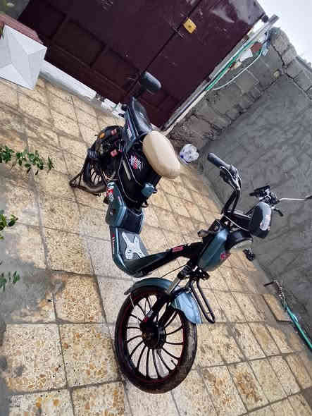 السلام عليكم للبيع دراجه شحن خمس بطريات ضعاف كمله تشتغل بس متقطع مسفات طويله كه كله شغله شاشه بلوتوث شحنه موبايل السعر 200مكاني مقابل منشاه نصر ***********
