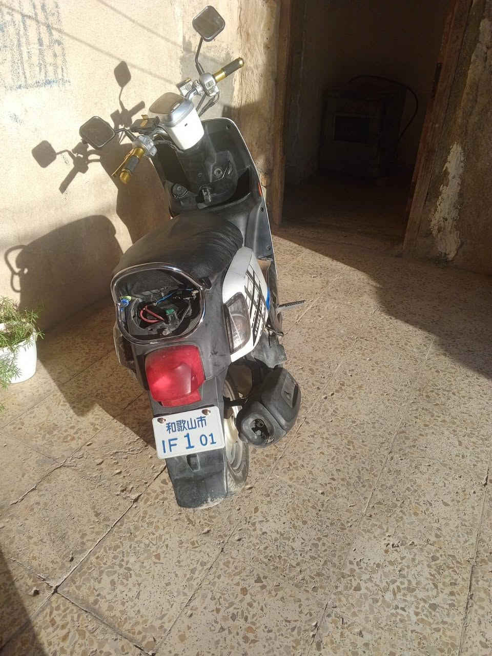 دراجه بوليس للبيع نضيف ماخذهة 750 ومعارف بيهن وسويجهة ضاع صار يومين مالكيتة وتعاجز سوي الجوزة ابيع 600 وبيهة مجال بصيط مكاني المفرق قرب ملعب مجيد وين متوديهة وديهة ***********
