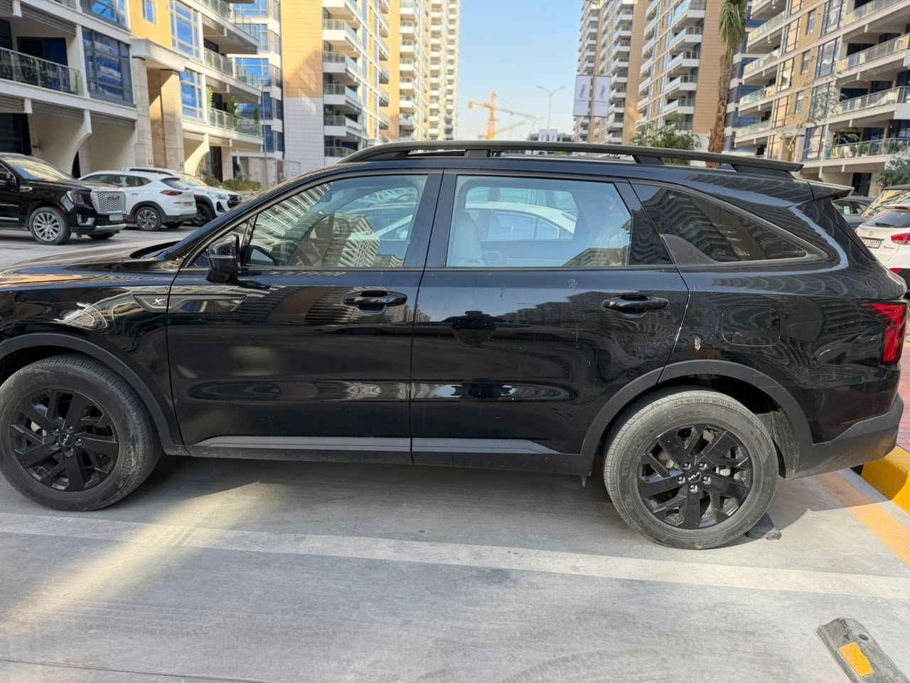 ( بدرن صبغ او تبديل حادثها فقط بارد )
كيا سورنتو 2023 X-LINE S 
فول مواصفات للأخير بانوراما بصمه تشغيل عن بعد كراسي كهرباء كراسي جلد اوف وايت تسخين وتبريد كراسي 
السياره مابيها اي صبغ او تبديل بيها بارد بسيط ربع الجاملغ وبدون ايرباك كله سليم 
السياره زيرو ماشيه فقط 13 الف بعدها 
رقم بغداد باسمي با عافيه على الي ياخدها تخبل السياره وسعرها كلش زين مكاني با منصور سعرها 245 ورقه وبيها مجال
***********
