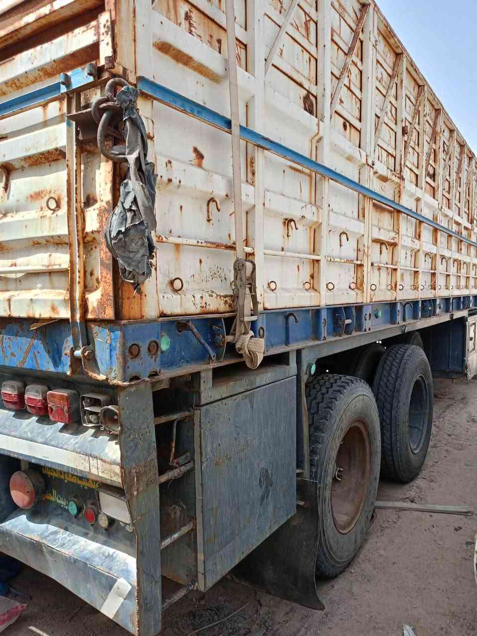 السلام عليكم عربانه للبيع جناب ارتفاع متر و٨٥عمل الجرف طولها ١٢ونص ربطه على ٢٤شاصي مكفول عربانه جاهزه لشغل مكانها البصرة الزبير سعرها ١١٠ وبيها مجال لشراي صناديك مطبخ ثلاجه ***********
