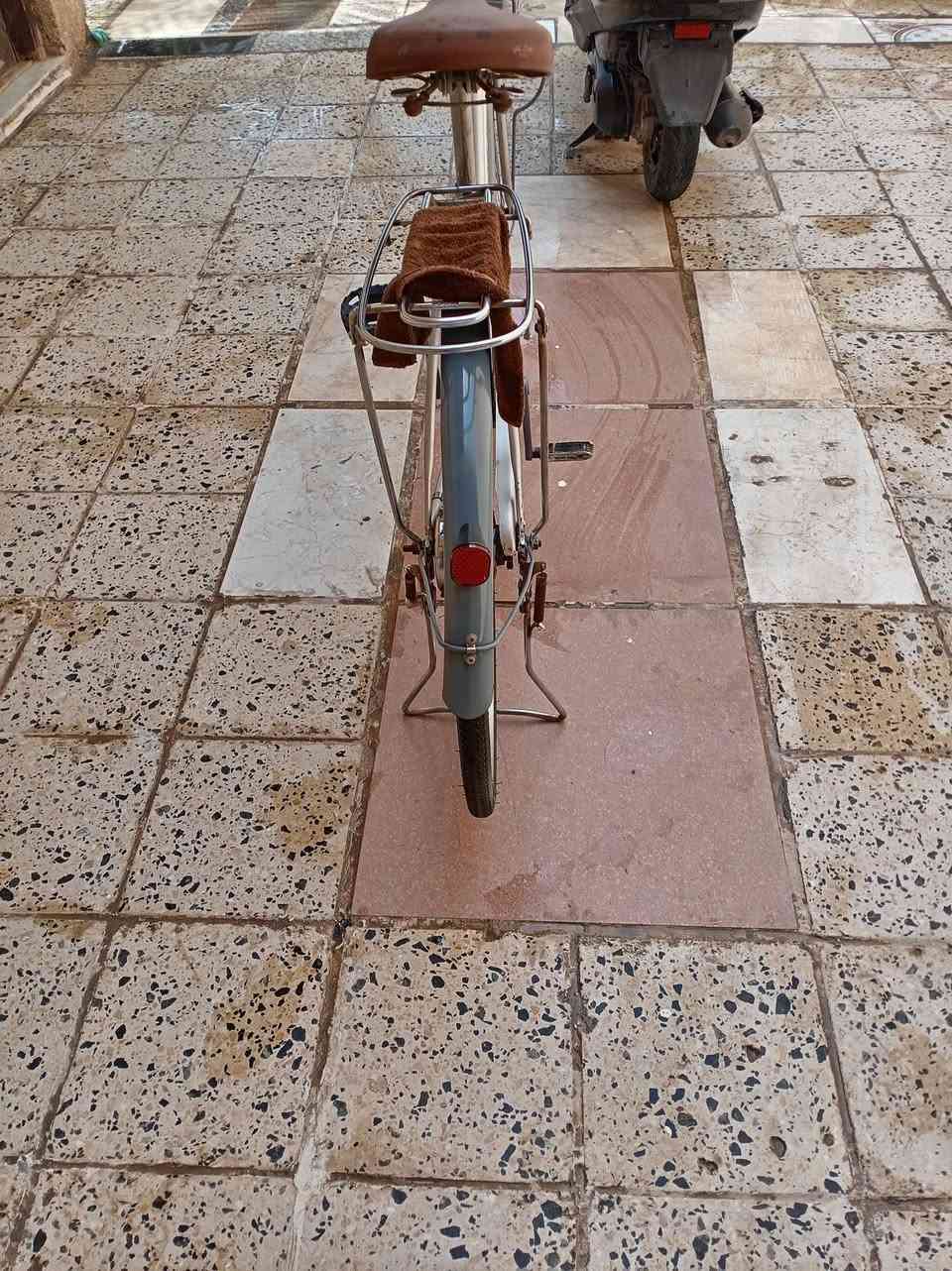 🛑 سلام عليكم بايسكل بنات للبيع بايسكل كامل مكمل ماناقسة شي.

🚲 حجم 27.
🚲 موديل 2015.
🚲 نضافة بايسكل كما هو موضح في الصور. 
🚲بريكات امامي وخلفي شغالات.
🚲 تايرات وجوابة أمامية وخلفية جديد.

💵 سعره 100 وبي مجال.
🗺️ عنوان كوت حي الحكيم شارع علاء غريب.

🛑 علمن لا يوجد واتساب ولا خاص اتصال فقط. 
☎️ *********** ☎️
☎️ *********** ☎️
☎️ *********** ☎️
