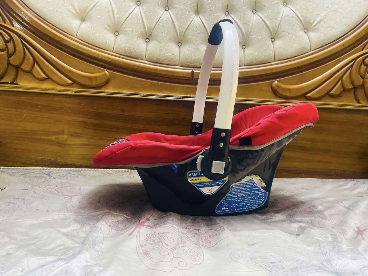 حجله وكرسي هزاز أصليات وقويات  وجديدات مكاني بغداد ***********
