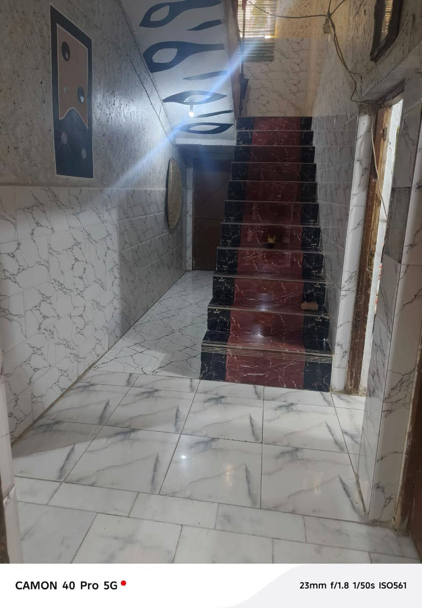 بيت للبيع 200م ركن مكون من ثلاث غرف+هول+ستقبال+مطبخ+صحيات داخلي وخارجي +كراج سيارة+ترك عنوان كوت /حي الجهاد/ قرب جامع فاطمة الزهراء/للستفسار التصال علا الرقم/*********** للبيع على مبادرة أو نقد
