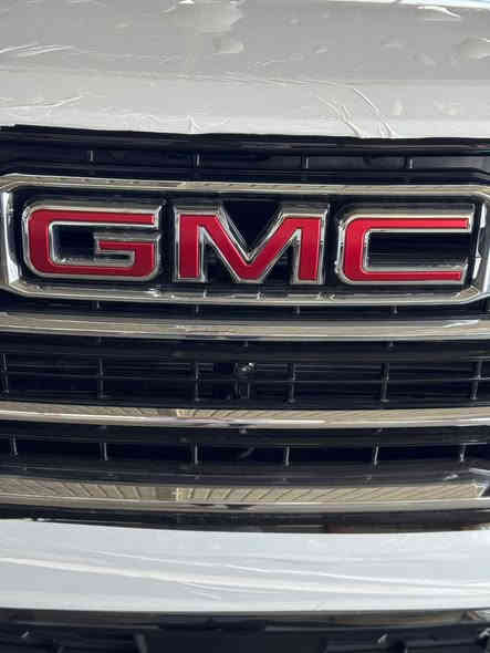 🧿معرض الملك لتجاره السيارات 🧿 

 🔥دخول جديد جي ام سي يوكن SLT الفيشين بلاك ادشن🔥

                 🔥موديل 2025 الاصدار الجديد🔥

🔹النوع : جي ام سي يوكن 
🔹الفئه : SLT الفيشين بلاك دشن الاصدار الجديد 
🔹فول كامل الموصفات   
 🔹موديل :2025
🔹بصمة تشغيل 
🔹تشغيل عن بعد 
🔹عداد الكتروني 
🔹شاشة كبيره 
🔹كامرات عداد 4
🔹ثلاجه 
🔹جلد 
🔹تبريد كشنات 
🔹تدفئه كشنات 
🔹رادارت 360 
🔹كرسي  رجاج
🔥🔥ضمان وكاله المنصور 🔥🔥
باقي الموصفات المعروفه SLT الفيشين 
مرقم كامل بغداد 

         🔥يوجد بيع وشراء وامراوس بجميع السيارات🔥

========================
للاستفسار اكثر عن تفاصيل السيارة يرجى مراسلة صفحتنا على فيس بوك او الاتصال بالمعرض  مباشرة عن طريق الارقام الخاصة بالمعرض :
***********
***********
العنوان 🚙_ بغداد _ النهضه _الفرع الثالث_ فرع المصرف
