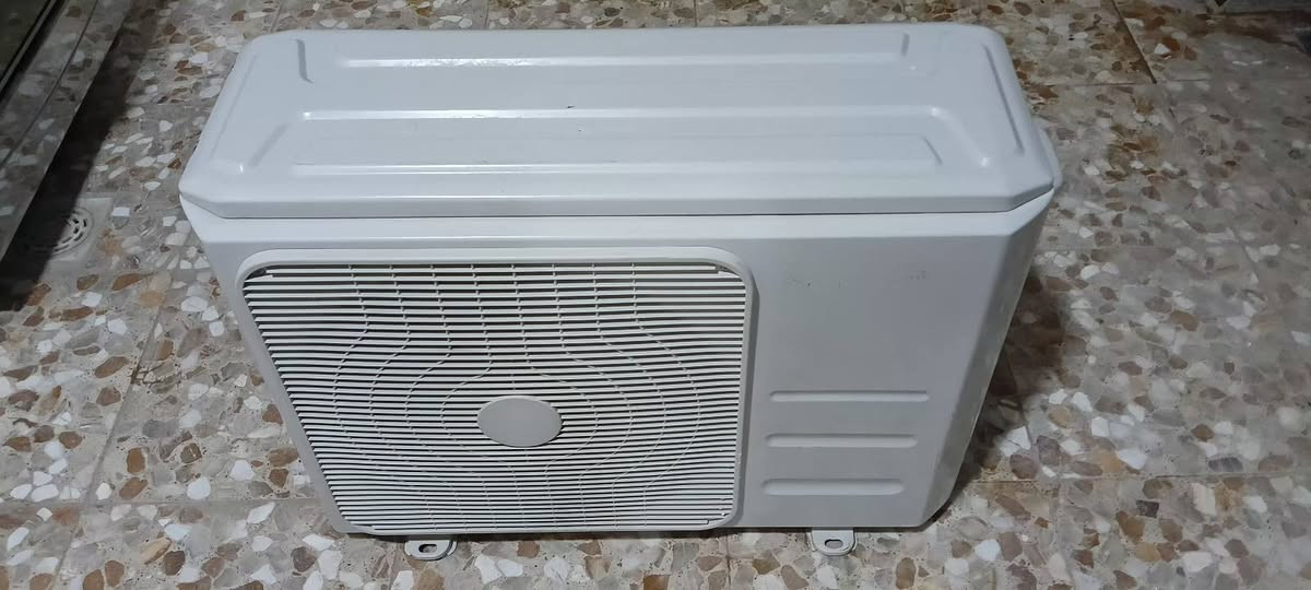 يالله سبلت توسوت 2 طن تبريد ثلج كامل هوه وبواريه وقطعه خارجيه 1 طن اخت الجديده للاستفسار***********/***********
