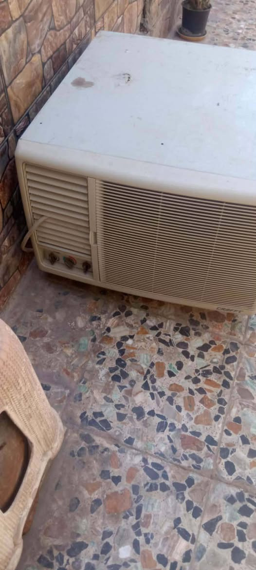 مبرد + مكيف نضيفات جدا استعمال قليل سعر المبرد ١٠٠
سعر مكيف ٢٥٠


**إذا كنت صاحب هذا الإعلان وتريد حذفه لأي سبب، رجاءا أرسل رسالة إلى الدعم الفني**