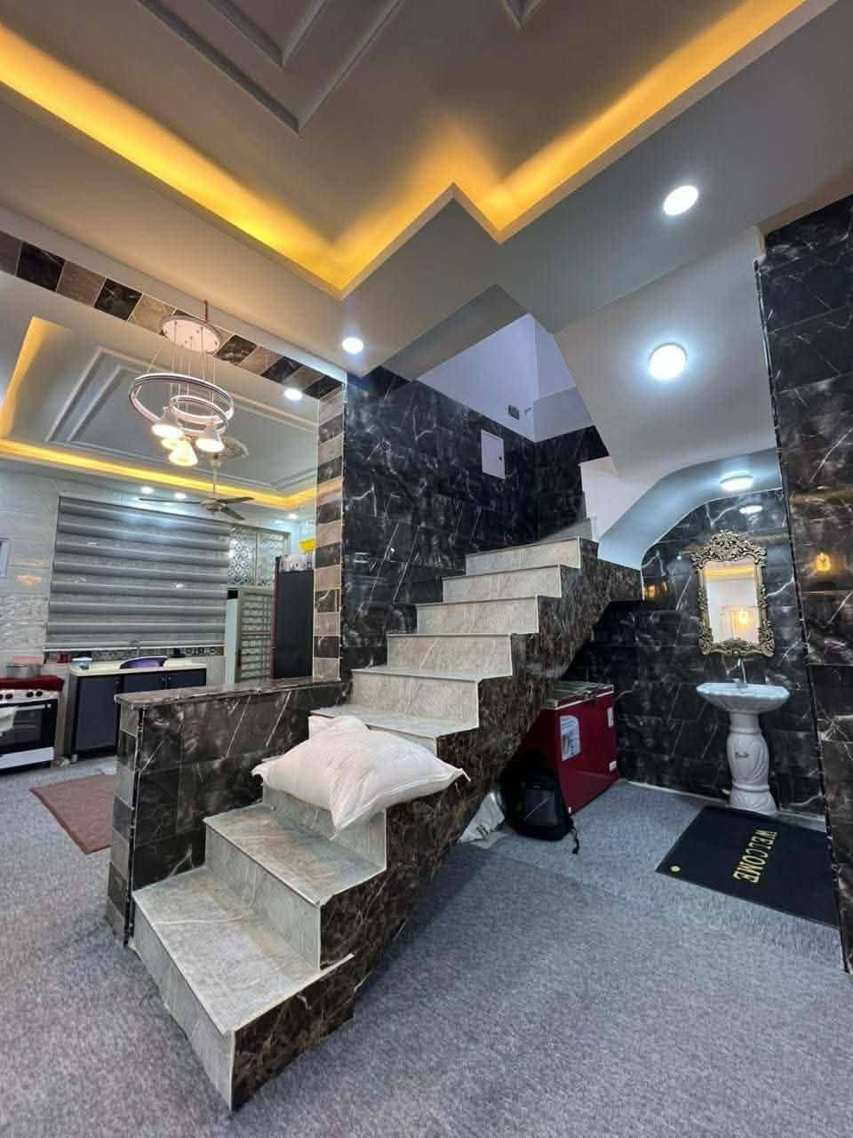 يعلن مكتب الاصدقاء للوساطة العقاريه

دار للبيع  200 م    طابوزراعي سند 25اقرار محكمه ثاني يوم🏡
✅ تحفه فنيه شغل درجه اوله جيب مهندس وافحص

موقع ,البيت /نجف 🏡 مقابيل قريت القدير شارع صب عمود 282

عنوان المكتب شارع الصب مقابل قرية الغدير عمود 261
البناء 🏡 
غرفتين  نوم/صاله/مطبخ /طرمه /صحيات/مكشوفه
بناء مرتب/ اساس + سقف كونكريت + بلوك+سيراميك الواح هندي+ارضيه بورسلين ثقيل ++

ألخدمات 🏡 عرض الشارع 20 متر
ماء/كهرباء/مدارس/سوق/تبليط/مولد/انترنت ضوئي 

*********** واتساب واتصال
