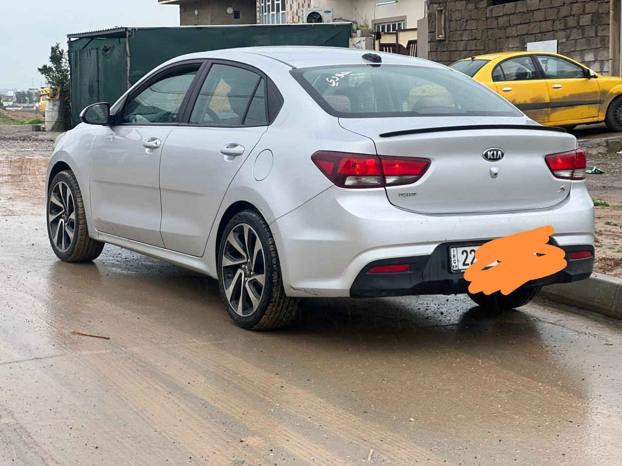 مكلف بالنشر 
كيا ريو 2019 امريكي 
رقم اربيل دولي تحويل مباشر
كير محرك مكفول
تبريد ثلج مكفول 
طخم وضع شركة
مواصفاته معروفه 

توماتيك
جامات كهرب
ثلاث انظمة قيادة

محرك 1600 
ماشية :  115 الف
ضررها بامريكا :
دعامية والداير معدل عالبارد
السياره حلوه وجاهزه 
السعر 125$ 
العنوان الموصل /حي الشيماء 
هاتف : ‭0771 596 0727
