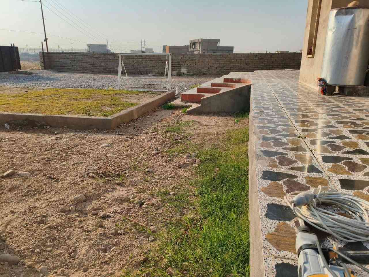 بسم الله الرحمان الرحيم قال تعالى: (أحَلَّ اللهُ البَيْعَ)
دار للبيع في الشرقاط تحديدا قرية شكرا قريب علشارع العام بلاضافه حديقه وحوش جبير  سياج داير حبل  مع اساس بيت كامل مكمل بس تجيب غراضك وتسكن باب حوش بوب داخليات كهربايات  + تانكيات ماء 5 فوك  - كامل مكمل داخل بورسلين  وسيراميك وبيت ما شاء الله فخم بعض الصور اسفل جاهز للستلام وللستفسار اكثر اتصل علرقم المذكور ‬‏ - ‏
‪0781 141 1687‬‏
 ملاحضه خلفه ارض جبيره حوالي نص دوم تابعه للبيت تصلح مزرعه وكلشي ترهم
