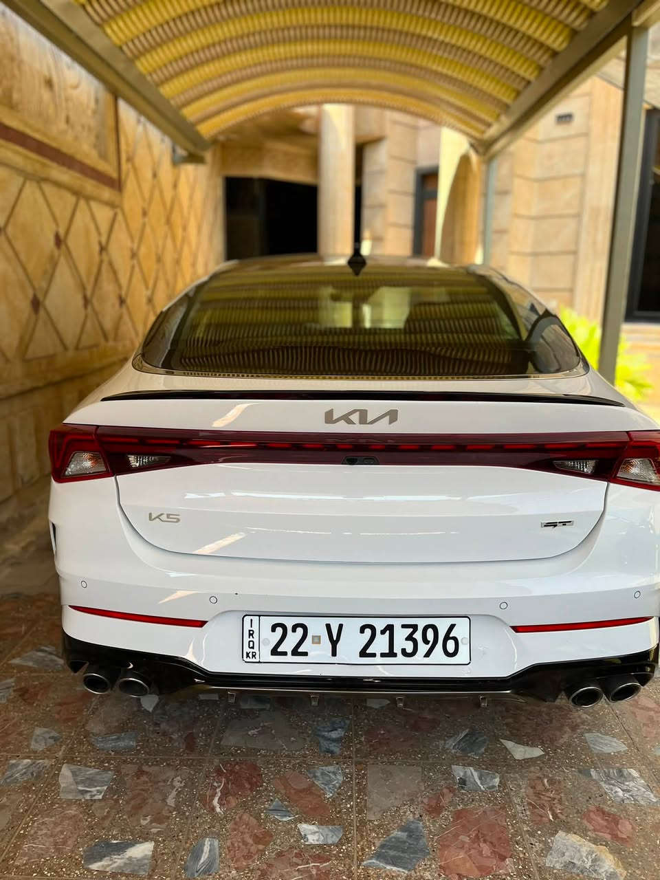السلام عليكم 
كي فايف GT وارد امريكي موديل ٢٣ ماشية ٣٢ الف مايل اعلى فئة فول مواصفات حادث موضح بالصور 
بصمة ، بانوراما ، اربع كاميرات ، كشن حار بارد وكهرباء وذاكرة ، كشن جلد رياضي محرك ٢٥٠٠ توربو دبل صالنصة ، رادارات ٤ ، سستم صوت BOSE شاحن وايرلس وباقي المواصفات المعروفة 
بغداد حي العدل 
*********** 
السعر ١٨٨ ورقة
