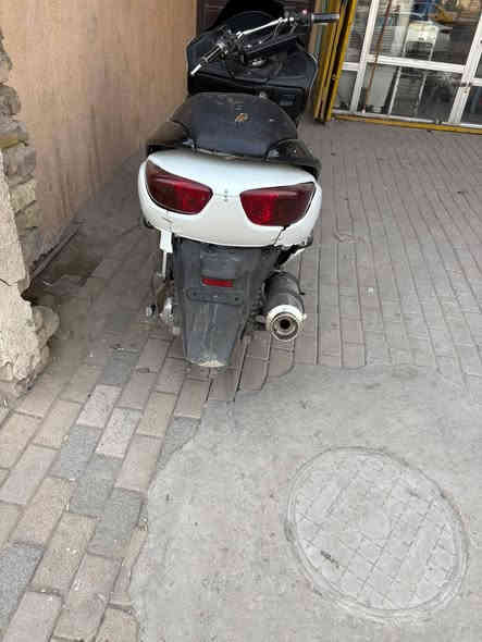 السلام عليكم فورزه 08 مكفوله ماشيه 31الف جيب فيتر وفحص دراجه مكينه مفوله السعر 850 وبيهه مجال حك الجيه مكاني بغداد الرقم ***********
