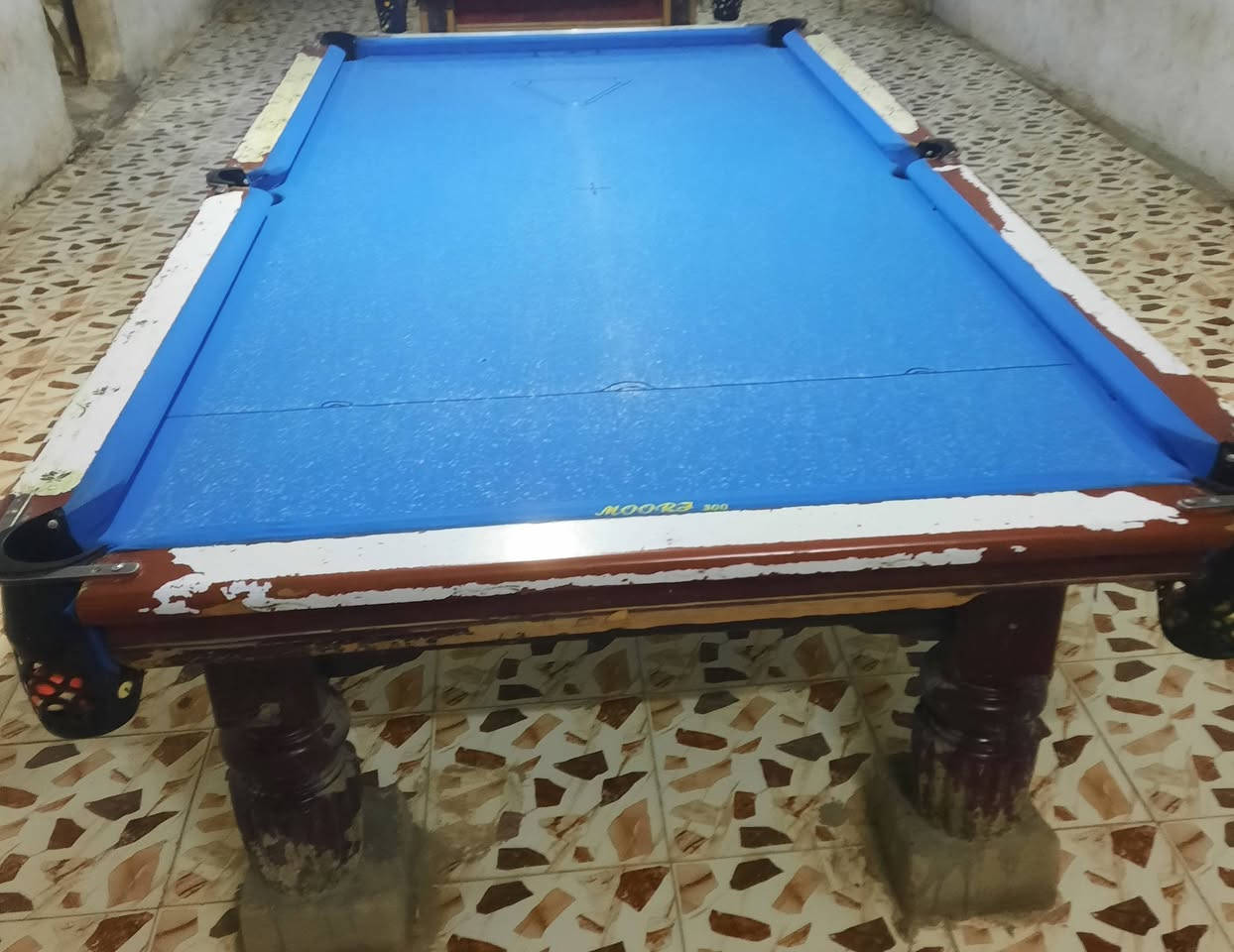 ميز بليارد لبيع المكان بابل الحمزه الغربي بل غزالي الشراي ينتصل *********** السعر خاص
