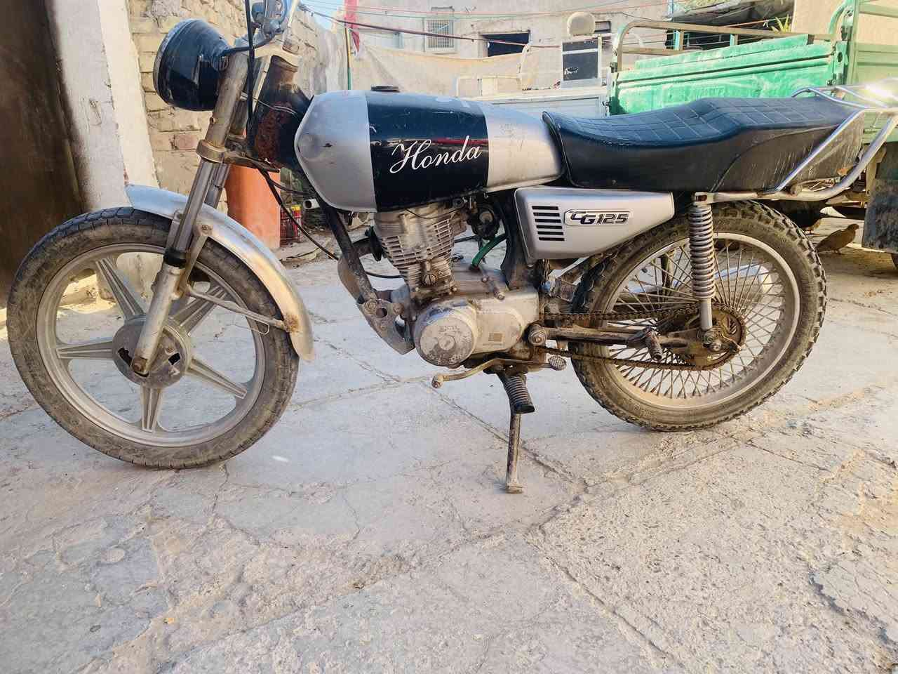 سلام عليكم دراجه اربع كير كلك البيع ال تفاصيل نتصال ***********
