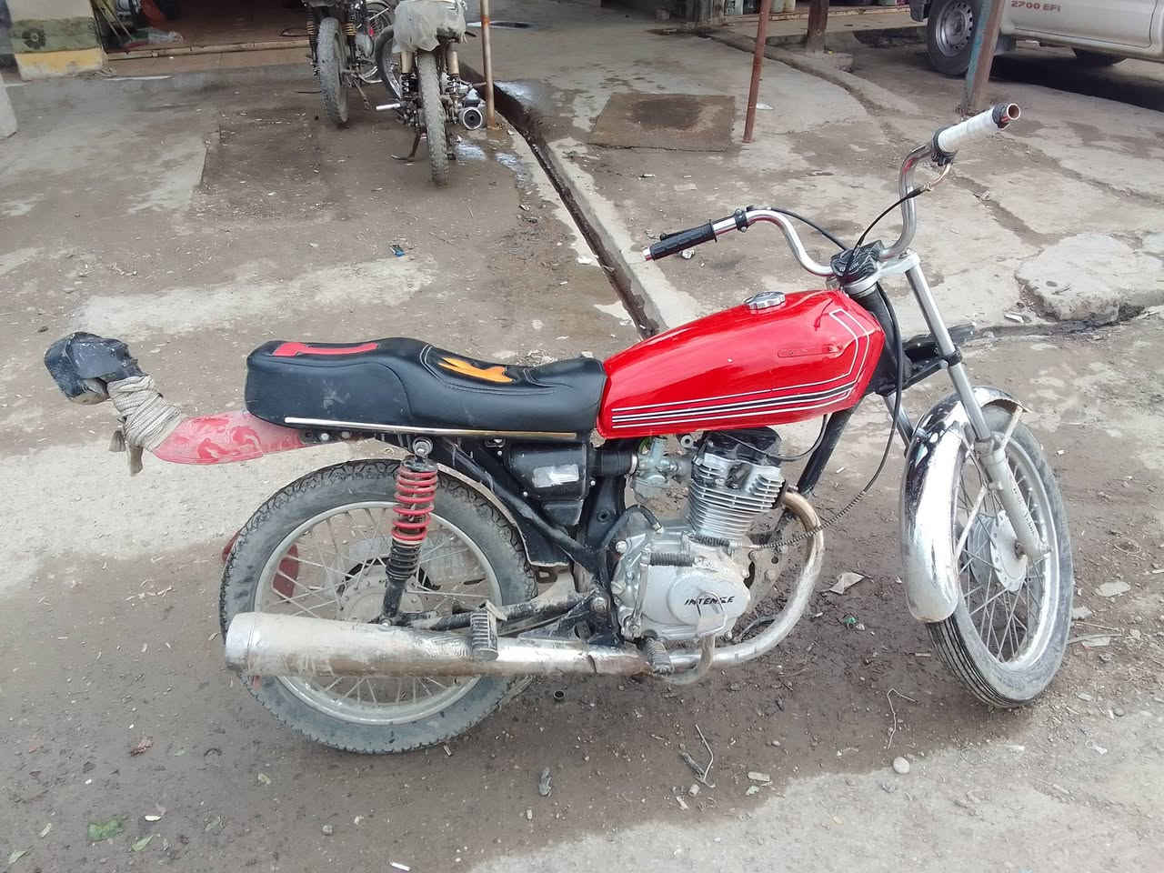 سلام عليكم شباب عندي دراجه للبيع موديل 25 مامفتوح خرسه فقط يردلها كلجات سعرها 475 وبيها مجال الطيبين متواجد فيس أو هاذه رقمي ***********
