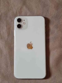 ايفون 11 عادي نضيف ذاكره 128 مستبدل شاشه اصليه فقط بطاريه 80 باقي الجه...