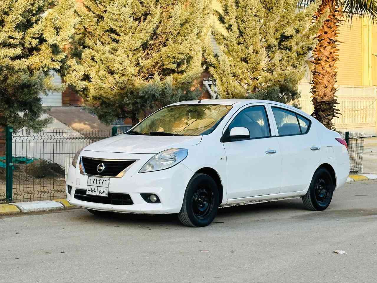 ***********
نيسان لاكشميباى ٢٠١٤ 

سه ياره كه چوانه بي مه سره فه  گيرو مه كينه ى به شه رت. سه وت و سه رف و بوخارى نييه

سه ياره كه پيش و دواى كه پسه هه ردو لا ى سايه ق و 
سه كن بۆياخه. سه قف و سنوقو بؤنيت بۆياخ نييه

سعرى ٧٧ $ كه ميك معامه له له سليمانيم 

*********** السليمانية, العراق
