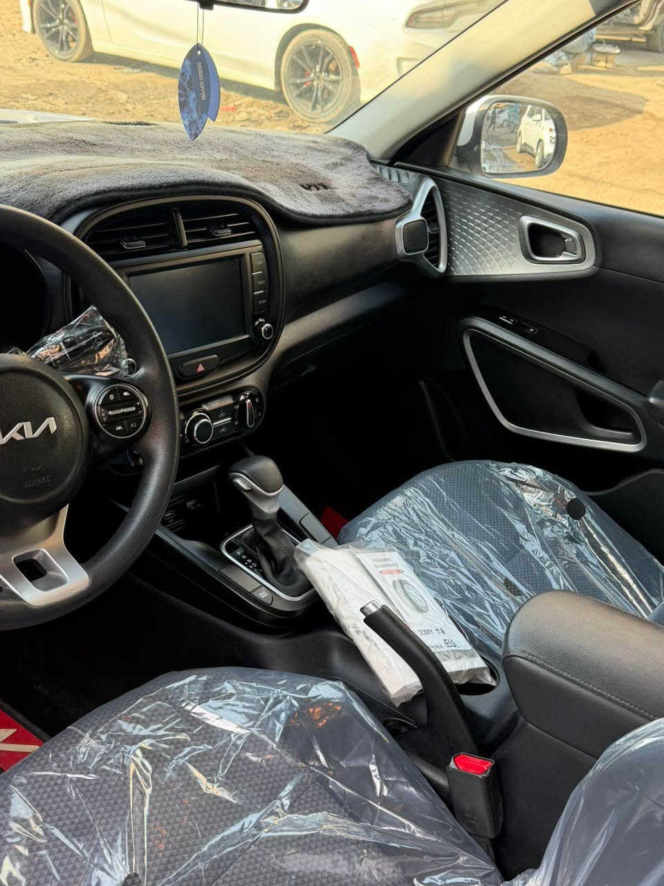 كيا صول 2023 رقم بابل بأسمي . ماشيه 36 mi 
حادث موضح بالصور جاملغ وبنيد بدون شواصي ولا لغود شرط الفحص … ايرباك ستيرن … تخم تاير جديد اصلي … شاشه كبيره مع كاميرا دواره … ثلاث انظمه قياده … رادار امامي … رادار جانبي … قياده ذاتيه … اطفاء ذاتي … مكينه 2000 دوش … عده كامله وسبير غير مستعمل … سعر 153$ مكاني حله *********** حلة, بابل
