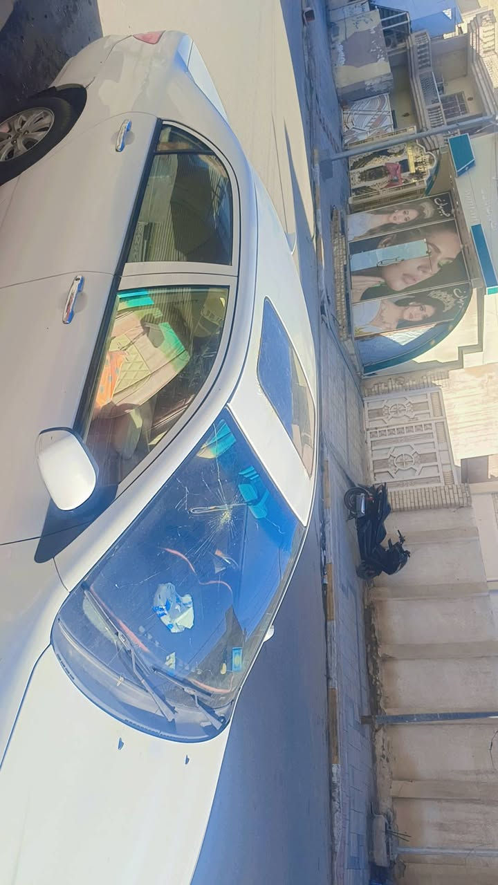 السلام عليكم من رخصة الادمن المحترم سياره بيوادي موديل 13اف ثري تخم تاير حداديه خلفيه جديده  اماميه تعبانة بيه حادث بابين يعني واكفه ونضربت وعندي صور الحادث مكانه ميسان بسم والدي عارضه 52وبيه مجال *********** بيع او مراوس
