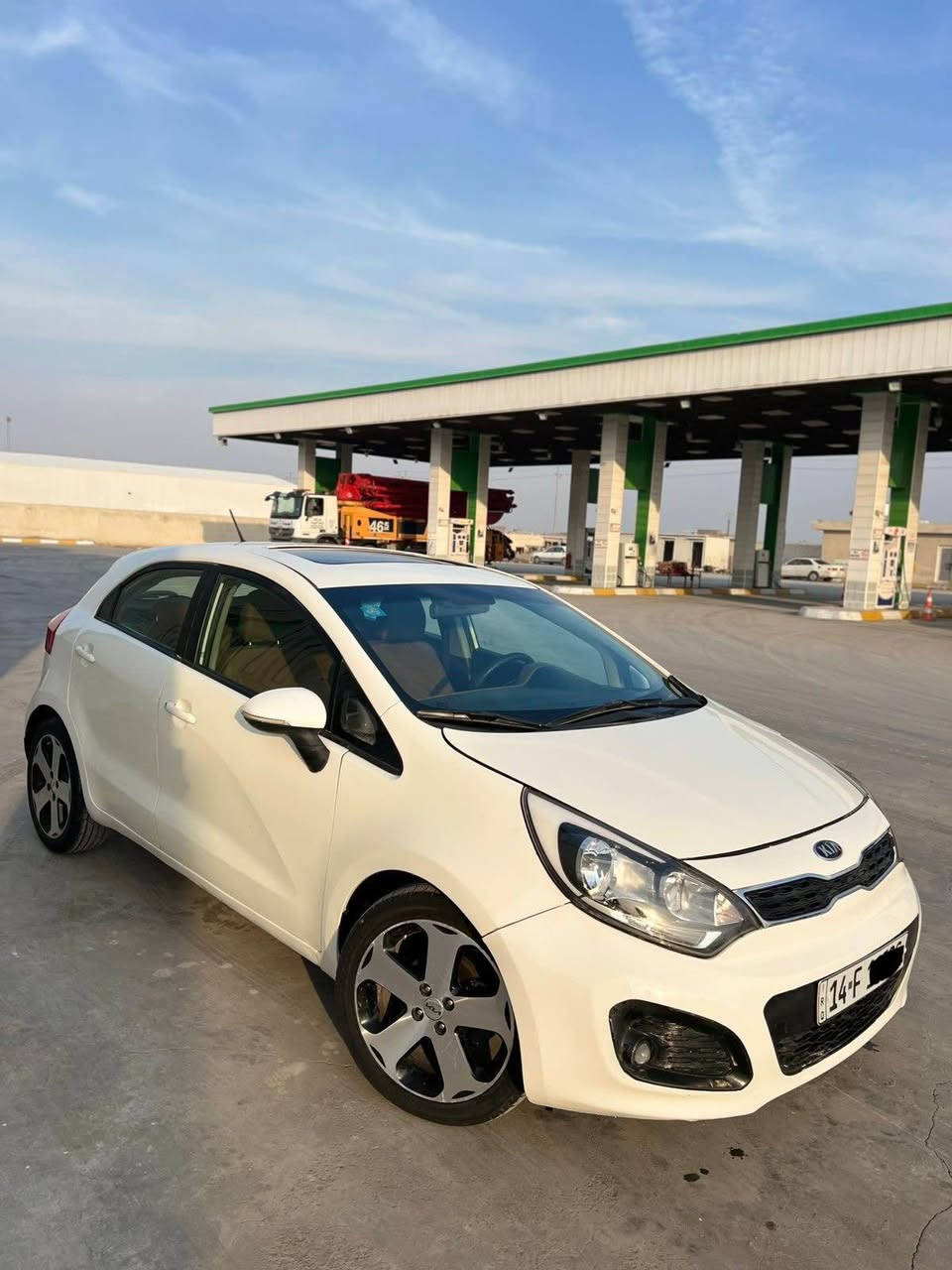 السلام عليكم ***********
كيا ريو خليجي 2014 
فول عدا البصمه 
محرك 1600 دوش 
مكفوله السياره كير ومكينه 
تخم تاير جديد 
تبريد ثلج 
سياره جاهزه وحلوه 
شاشه وكامره 
رقم بصره دولي سنويه لل 29 بأسمنا 
سعرها 85 بي مجال قليل 
مكانها البصره ابو الخصيب مهيجران 
رقمي *********** ابو الخصيب, البصرة
