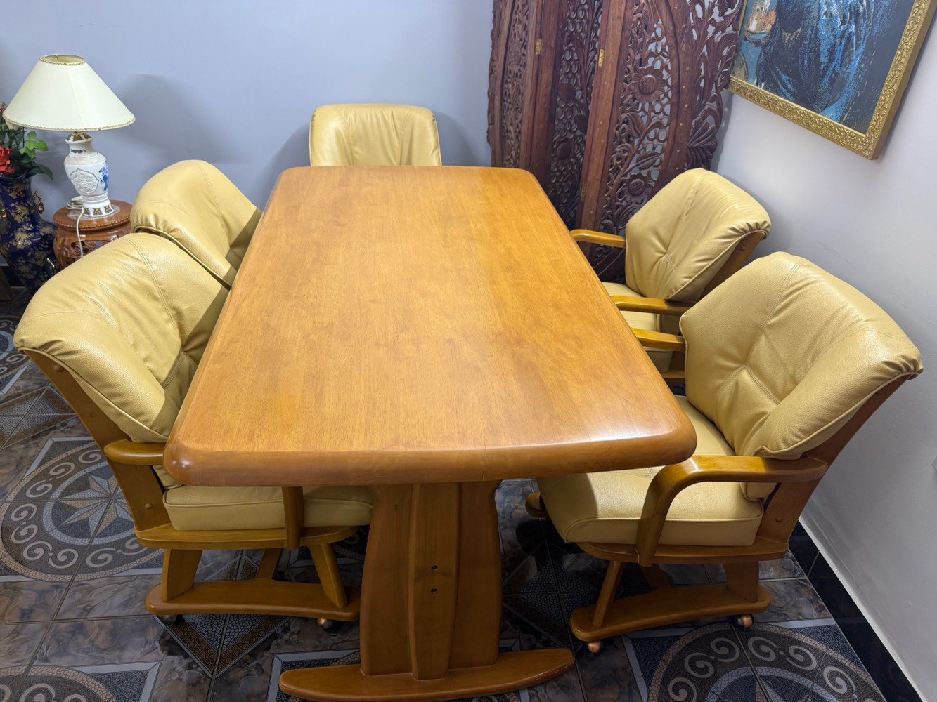 ميز طعام جديد 6 مقاعد كراسي دواره جلد خشب البلوط 