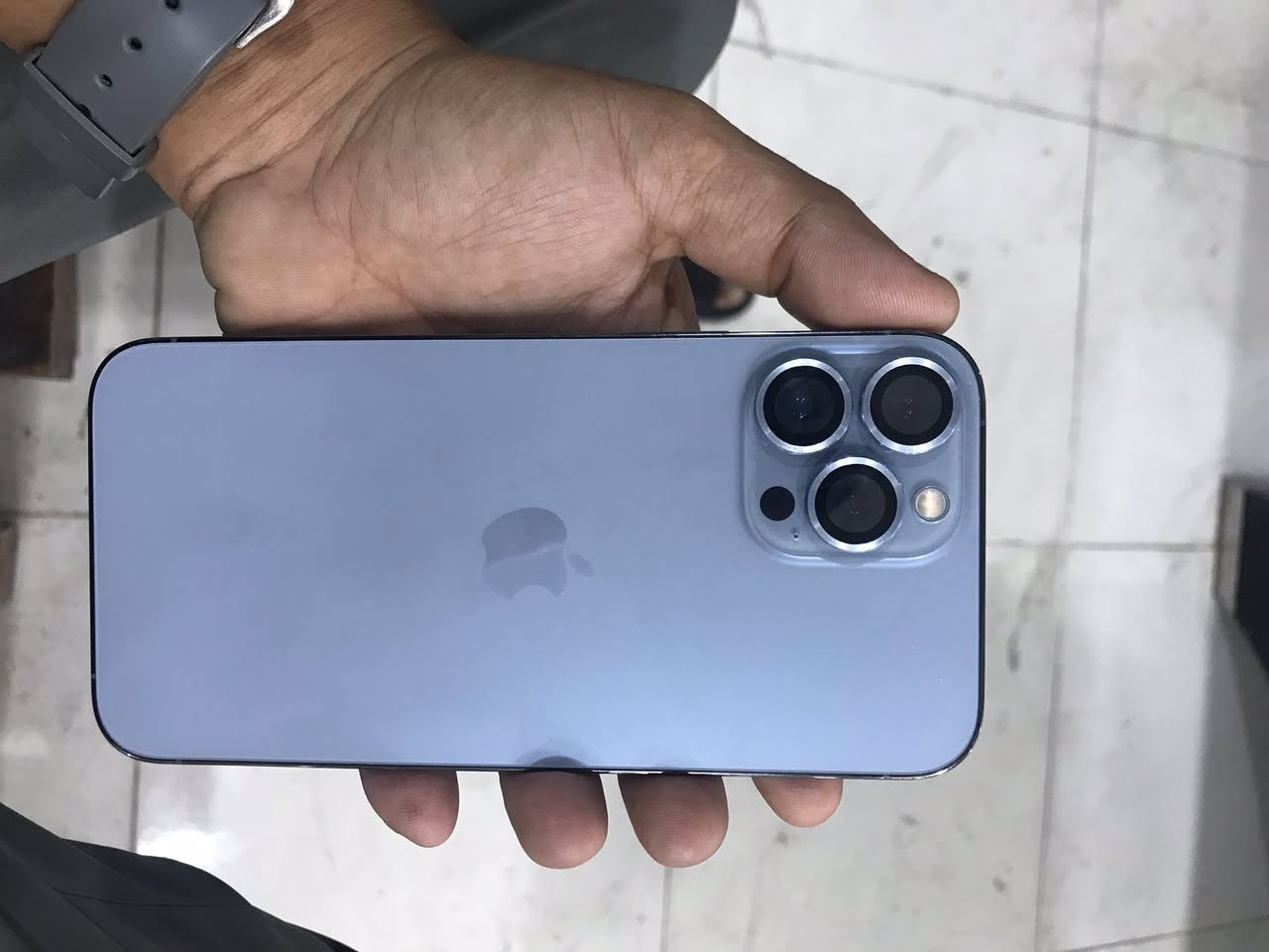 ايفون 13برو ماكس شرق اوسط كفاله عامه من الشخط بطاريه 85/السعر700قفل لاتدخل وتكول بي مجال /***********
