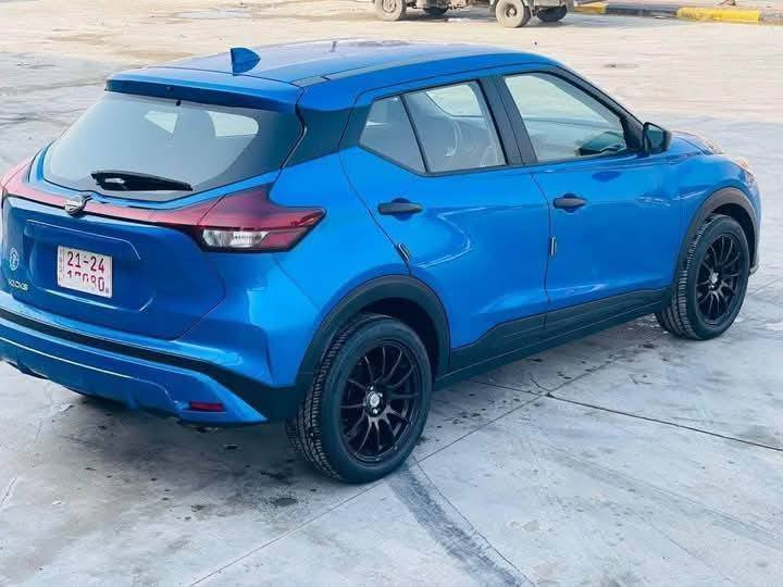 نيسان كيكس 2022 
🔧 المحرك والأداء
المحرك القياسي: 4 سلندر سعة 1.6 لتر
القوة: حوالي 122 حصان
عزم الدوران: حوالي 114–155 نيوتن·متر (قد يختلف حسب الفئة)
ناقل الحركة: أوتوماتيكي CVT (بدون تعشيق ثابت)
نوع الدفع: دفع أمامي (FWD) فقط⛽ الوقود & الاقتصاد
نوع الوقود: بنزين عادي
سعة خزان الوقود: ~41 لتر
استهلاك وسط (متوسط):
31 ميل/غالون في المدينة
36 ميل/غالون على الطريق السريع
33 ميل/غالون مجمّع
(يعادل حوالي ~14 كم/لتر)نظام مكابح ABS
توزيع الكتروني للفرامل EBD
نظام مساعد الفرامل (Brake Assist)
كاميرا خلفية 
حساسات خلفيةنظام مكابح ABS
توزيع الكتروني للفرامل EBD
نظام مساعد الفرامل (Brake Assist)
كاميرا خلفية 
حساسات خلفية
نظام تحذير النقطة العمياء 
Nissan USA شاشة مزوّدة بنظام ترفيهي مع دعم Apple CarPlay & Android Auto
بلوتوث و USB
مكيف هواء
مقاعد قماشية / داخلية مريحة
مساحات تخزين جيدة داخل للبيع ومراوسه رقم دهوك ب اسمي *********** و ***********
