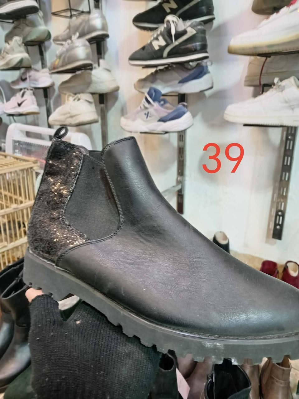 باله أوربي ماملبوس نسائي
العنوان حي صدام خلف جامع الزهراء عماره الخياطين
للاحجز زال استفسار مراسله وتساب ***********
