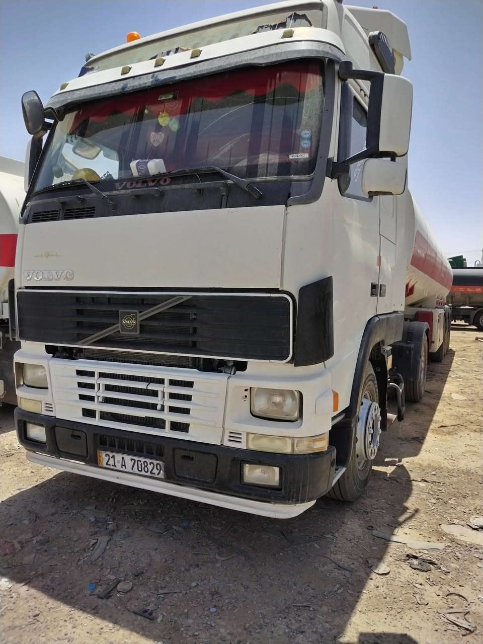 السلام عليكم
للبيع ڤولڤو FH 420 موديل 2002 گير عادي 
محرك گير اكسل شاصي شرط تانكي سبرنك بايلر كهرباء  جي بي اس طوناج تسريح امني جديد السعر 245 رقم الهاتف   ***********
