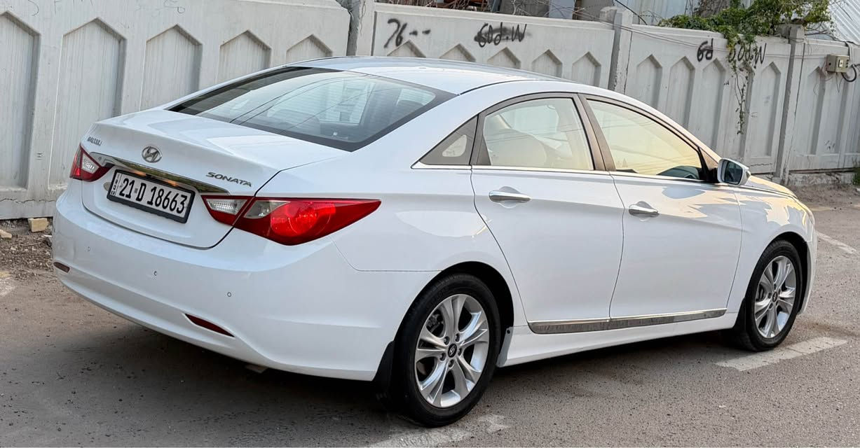 السلام عليكم ...

هونداي سوناته 2012 خليجي  الشركه العامه كفاله فقط شبر واحد صبغ بشرط 
رقم سليمانيه تحويل مباشر 
الموصفات 
محرك 2400 دووش المرغوب
كير اتوماتيك 6نمر 
ماشيه 120 KM
شاشه كامره 
داخل صحراوي عسلي 
تحكمات ستيرن
نظام ايكو 
شفتات ستيران 
مرايات شفط واشاره
حساسات خلفيه
تبريد قطعتين 
بلوجترات
ويل كب  وتخم تاير جديد

⚔️سياره جاهزه من كلشي 
(محرك/كير/صدر/تايرات/باتري/دواخل/تبريد)
كلها بشرط مابيها نقص برغي 
مكاني بغداد 
*********** بغداد, العراق
