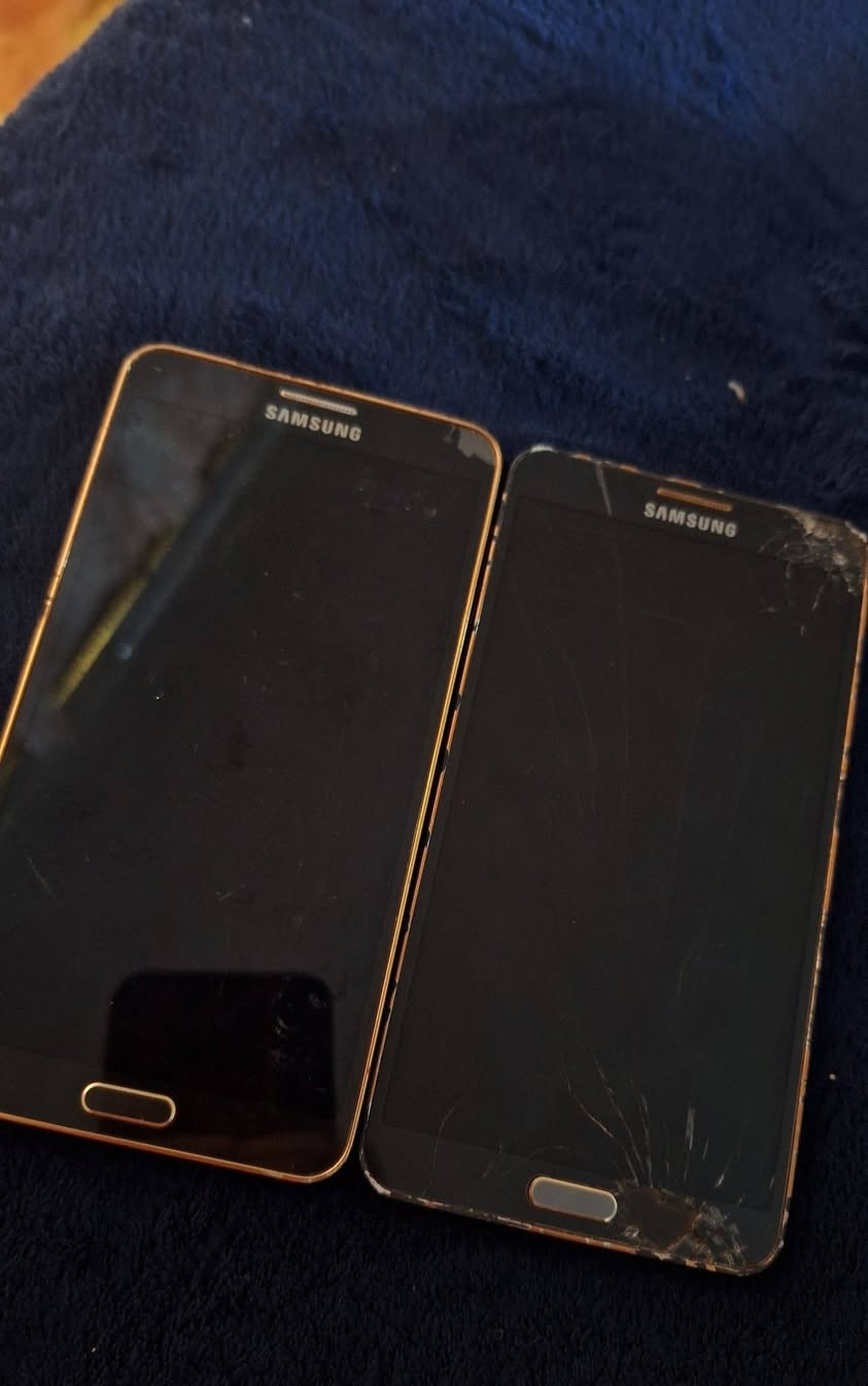 جهازين نوت 3 واحد بيهم الظاهر يشتغل بس لان شاشته مكسورة ما تطلع الصورة وواحد ما ادري بيه اثنينهم ب 15


**إذا كنت صاحب هذا الإعلان وتريد حذفه لأي سبب، رجاءا أرسل رسالة إلى الدعم الفني**