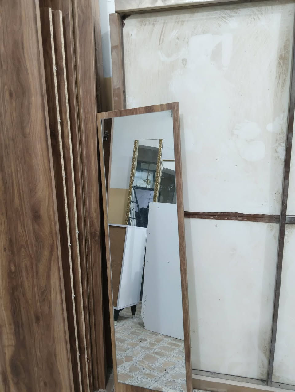 غرفة تركيه نضيفه كلش 10قطع وسرير مخزن وكنتور ضخم طول 4 متر وبيه كنتور إضافي ماطفل وصبغ حراري كنتور ابواب وخشب ثقيل السعر 775 وبيها مجال اتصل علا الرقم/***********/***********/ مكان فلوجه
