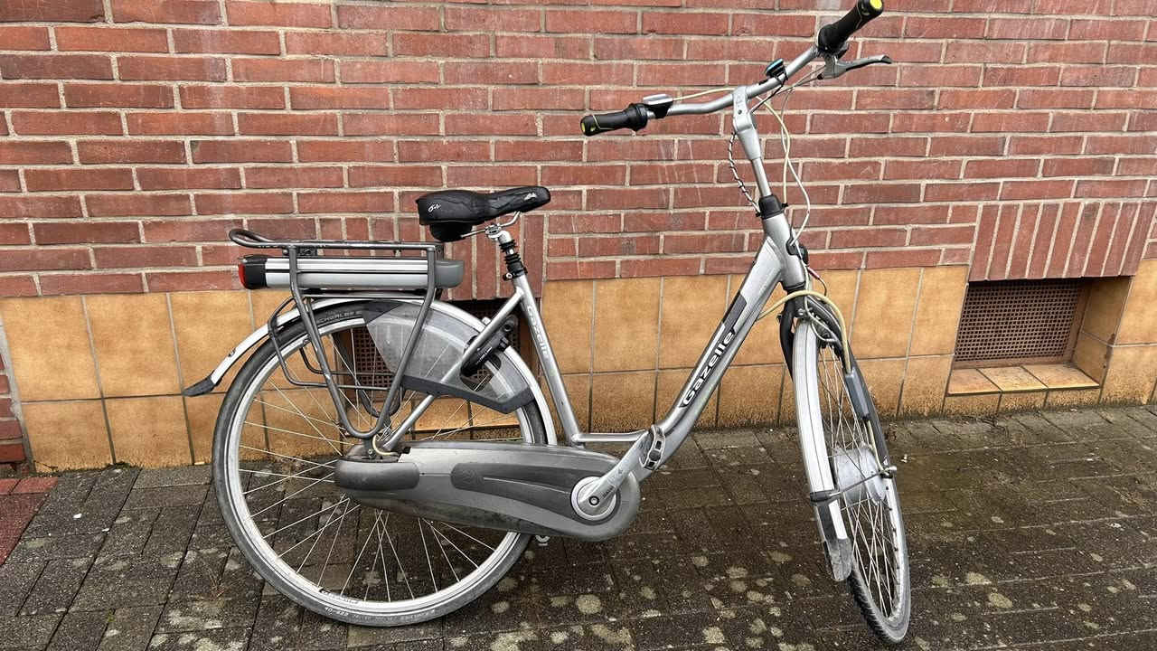 ‏للبيع دراجة كهربائية ماركة Gazelle ‏الصنع هولندا  ‏الدراجة ناقصها شاحنة معها بطاريتها البطاريات ليس بحالة جيدة سعر الدراجه 180$معه الشحن للعراق 300$￼￼￼￼￼￼￼


**إذا كنت صاحب هذا الإعلان وتريد حذفه لأي سبب، رجاءا أرسل رسالة إلى الدعم الفني**