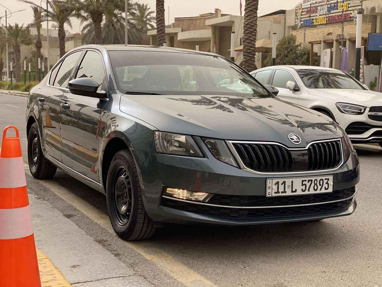 جريـمة هيج سيارة صنع الماني ومليانة مواصفات 
وبسعر النترة سكودا أوكتافيا 2019 ألماني الصنع 🔥
سيارة اقتصادية شبابية عائلية بنفس الوقت
جاهزة للاستعمال فوراً مكفولة وضع شركة
نظيفة جداً مسافة مقطوعة فقط 47 ألف كم

الرقم: بغداد الدولي الجديد باسمي
التحويل: مباشر باسم المشتري

مواصفات وميزات السيارة:
• محرك 1600 MPI اقتصادي وقوي
• گير أوتو + عادي (6 نمر)
• شاشة كبيرة + شاشة وسطية
• كاميرا خلفية + رادار + توقف ذاتي
• حساسات خلفية مع إنذار صوتي
• تبريد قطعتين منفصل + تبريد جكمچة
• كشنات خلفية قلاب ومنفصل
• إضاءة LED خلفية + إنارة ترحيبية
• لدات داخلية متغيرة الألوان
• تحكم كامل من الستيرن + مثبت سرعة
• ماسحات أوتوماتيك مع حساس مطر
• لون خارجي رصاصي أنيق – داخلية أسود × بيجي

ال💎ــسعـر 🟥 :: رقم (1) تلـقـائـي 📮

رقم صاحب ســـيـارة ::***********
