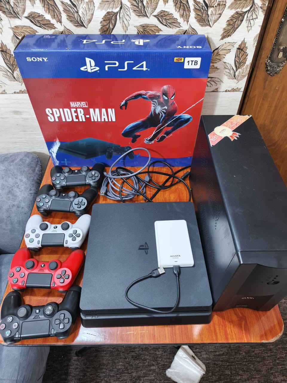 بلي 4 مهكرسلم نظام 9 بدون فلاش تهكير مباشر جهاز نظافه 100/100 لامفتوح ولا مصلح لوك ستيكر استخدام قليل ذاكرته(واحد تيرا)ومع هارد خارجي(واحد تيرا)بي42العاب  جوستكات(3)اصليات(2)باله وكامل ملحقاته ويا(يو بي اس1500)مكاني بغداد علاوي شارع6 ) اي استفسار الرقم( ***********)بس شراي يخابر
