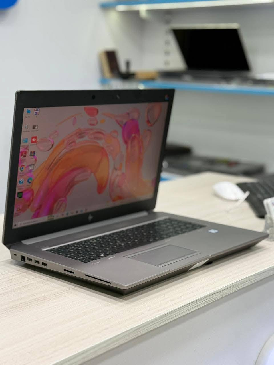 🔥 HP ZBOOK 17 G5 4K 🔥
💻 لو شغلك تقيل وعايز جهاز قوي يعتمد عليه في الشغل 
HP ZBook 17 G5 – Workstation 
جبار للأعمال الاحترافية بكارت شاشة عالي 16 GB 🚀 وشاشة كبيرة بدقة 4K 🖥️ ضمان شامل سنة 💯 

🚀 المواصفات:
✅ المعالج: Xeon E-2186M (أداء قوي )
✅ الرام: 16GB RAM
✅ التخزين: 512GB SSD (سرعة عالية في التشغيل والتحميل)
✅ كارت الشاشة: NVIDIA Quadro P3200 16GB GDDR5
✅ الشاشة: 17.3 بوصة 4K (دقة عالية وألوان ممتازة)
🎯 مناسب للجرافيك – المونتاج – التصميم – البرامج الهندسية- الجيمينج 
________________________________
📌 ضمان 12 شهر 
📌يوجد دفع فيزا مشتريات 
📌يوجد شحن لجميع المحافظات 🚙 
📲 للطلب والإستفسار اضغط على رابط الواتساب مباشرة لسرعة التواصل https://wa.me/201024538916


**إذا كنت صاحب هذا الإعلان وتريد حذفه لأي سبب، رجاءا أرسل رسالة إلى الدعم الفني**