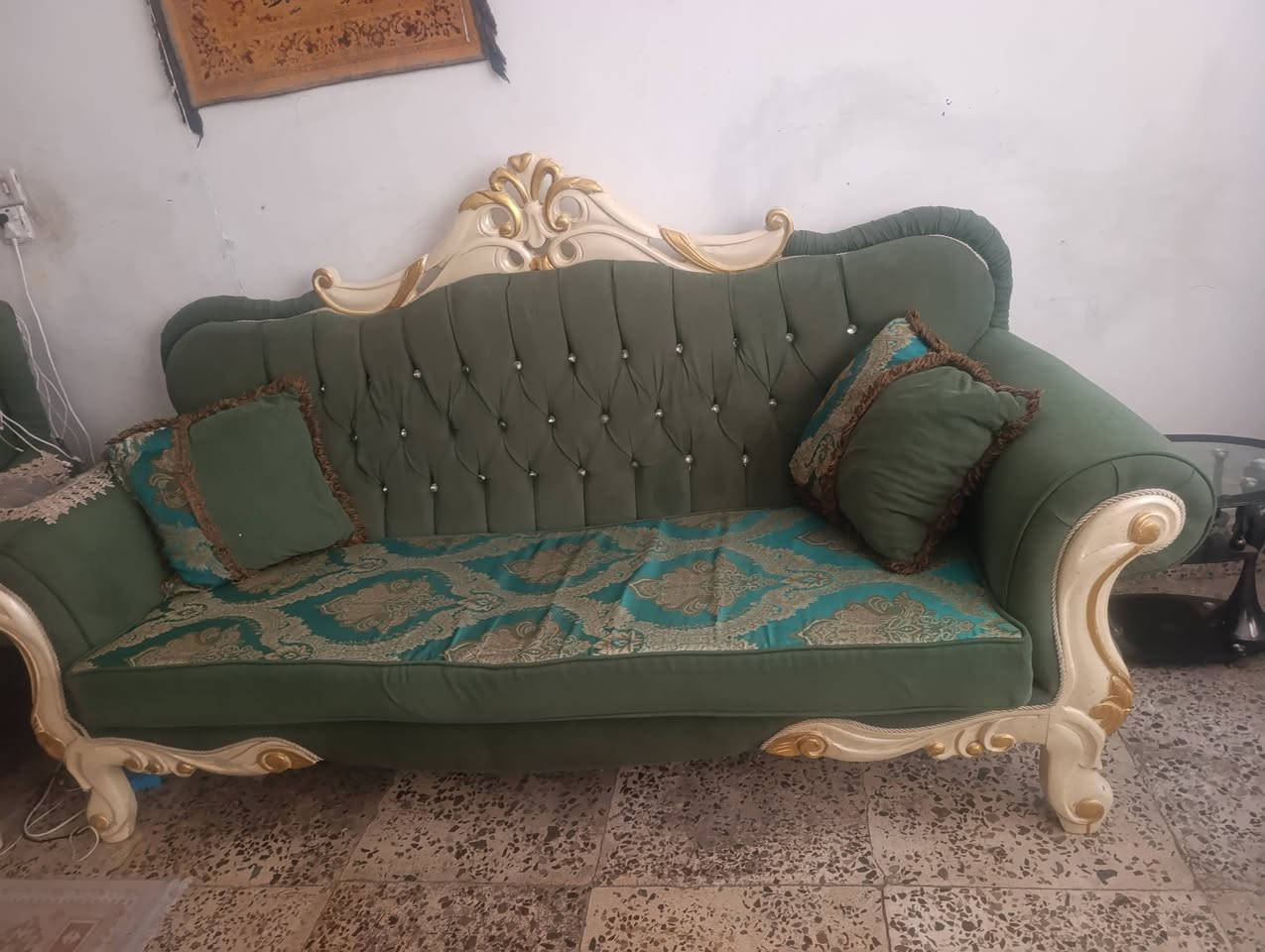تخم تركي عشره مقعد خشب زان نظيف للبيع مكان الدوره 600 مبرده. جديده يلازمه. حجم 50ضد  الكسر. سمارت  200قفله


**إذا كنت صاحب هذا الإعلان وتريد حذفه لأي سبب، رجاءا أرسل رسالة إلى الدعم الفني**