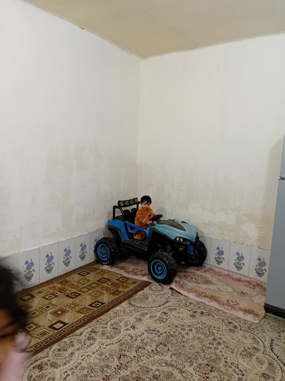 بيت للبيع المساحه 50 متر الموقع حي اور منطقه الشيشان البيت يحتوي على طرمه بلبدايه وصاله جبيره وغرفه جوه وغرفه فوك وصحيات وبلكونه خارجيه تعاي ادزلك مقاطع لبيت منطقه اصولي سند ***********
