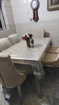 ميز طعام • مرمر • شبه جديد
