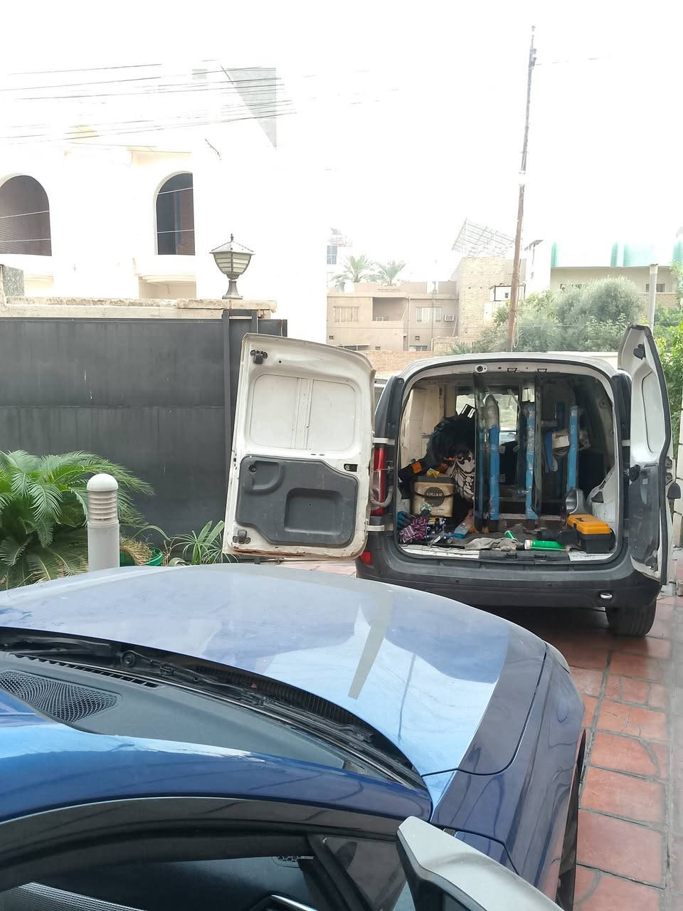 -يتوفر زجاج السيارت الحديث والقديم
-بأسعار جيده تبديل الزجاج الامامي الكافه انواع السيارات 
-تبديل الزجاج المضلل البيبان والخلفيه 
-ازاله التضليل من الزجاج الامامي والابوب
-تنضيف مكان الزجاج بعد ازالته  
-ويتوفر زجاج اصلي الكافه انوع السيارات 
-ويتوفر زجاج درجة اولى مع ضمان جوده العمل والزجاجه -فتره الضمان 3️⃣سنوات 
مع احسن انوع السلكون 
-يتوفر جميع انواع السلايتات لجميع انواع السيارات
-ويتوفر زجاج درجه ثانيه ضمان فقط جوده العمل وليس -الزجاجه 
-وكل هاذه عدنه شد موقعي داخل بغداد فقط ضايج من -الزدحام ماعندك مجال تجي احنى نجيك بكل مكان ابغداد 
-وتشوف الشغل اذا ميعجبك ربع متنطي والجامه هديه من -عدنه الك 
-موقعنا شارع شيخ عمر قرب مقبره الغزالي 
-للاستفسار اكثر اتصل بنا او مراسله ع واتس اب***********ابوفهد
