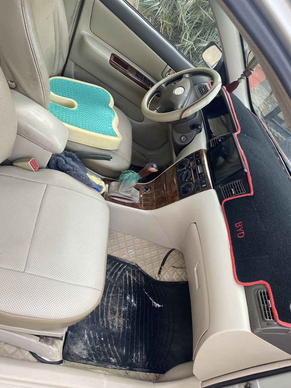 السلام عليكم  سياره بي وأي دي2013) f3 مابيه اي نقص كير ومكينه لانسر اصلي بيه جراد  قليل وبيه بارد موضح بصوره تخم تاير جديد بسمي السياره مشروع وطني سنويه 2030. رقم الهاتف ***********
